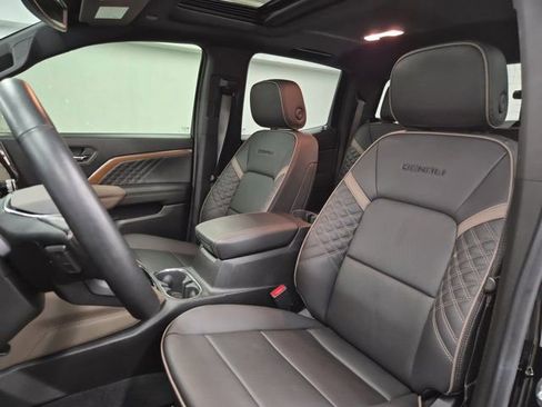 Used 2025 GMC Canyon Denali image 23