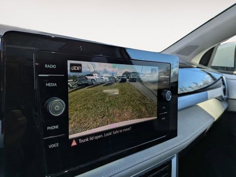 New 2026 Volkswagen Taos SE image 21