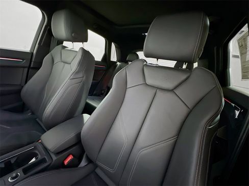 Used 2024 Audi Q3 2.0T Premium Plus image 11