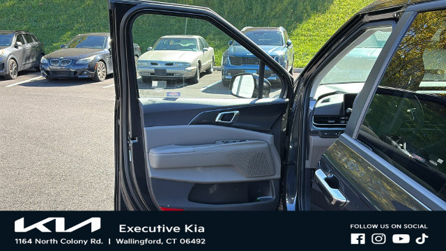 Certified 2026 Kia Carnival FWD image 8