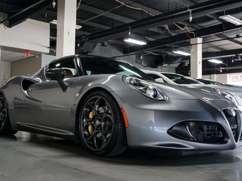 Used 2020 Alfa Romeo 4C Spider w/ Bright Package RWD image 2