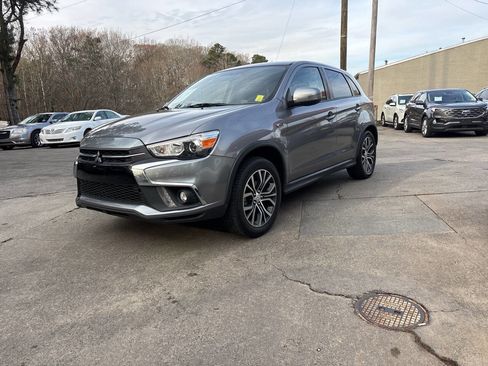 Used 2018 Mitsubishi Outlander Sport SE image 2