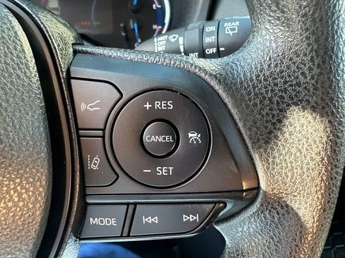Used 2025 Toyota RAV4 XLE AWD/4WD image 38