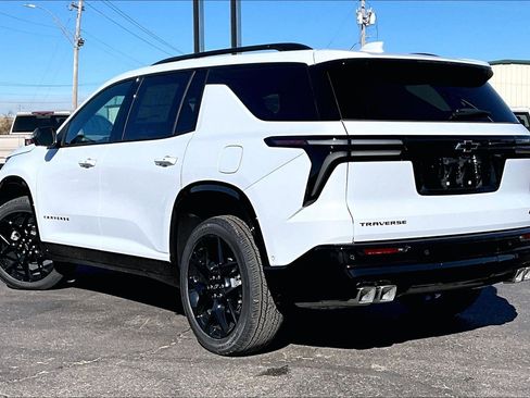 New 2026 Chevrolet Traverse RS image 3