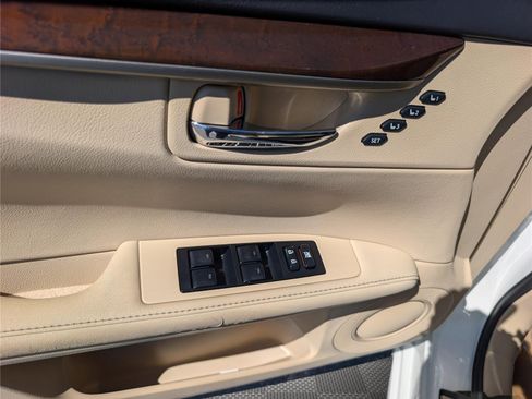 Used 2015 Lexus ES 350 w/ Premium Package FWD image 18