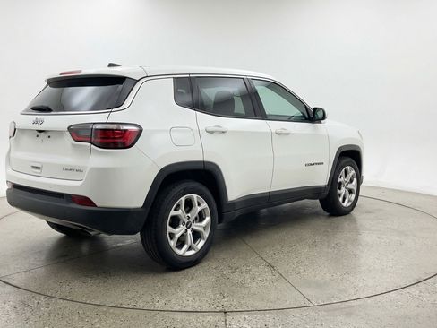 Used 2025 Jeep Compass Latitude AWD/4WD image 9