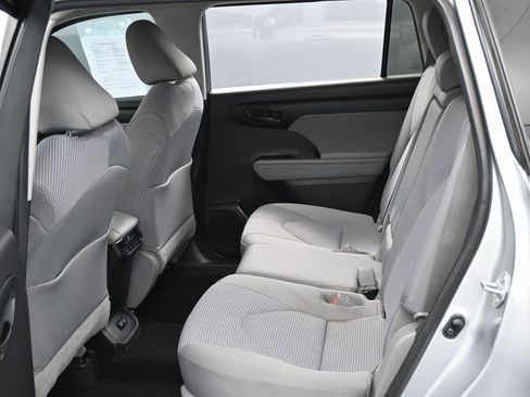 Used 2021 Toyota Highlander L image 33