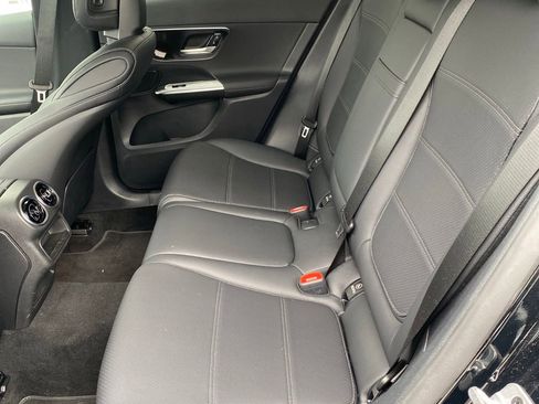 Used 2025 Mercedes-Benz GLC 350e 4MATIC image 10