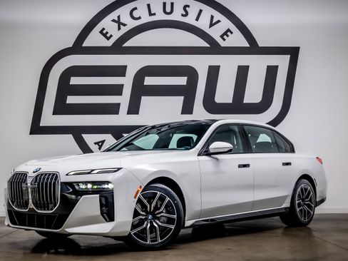 Used 2023 BMW 740i RWD image 1