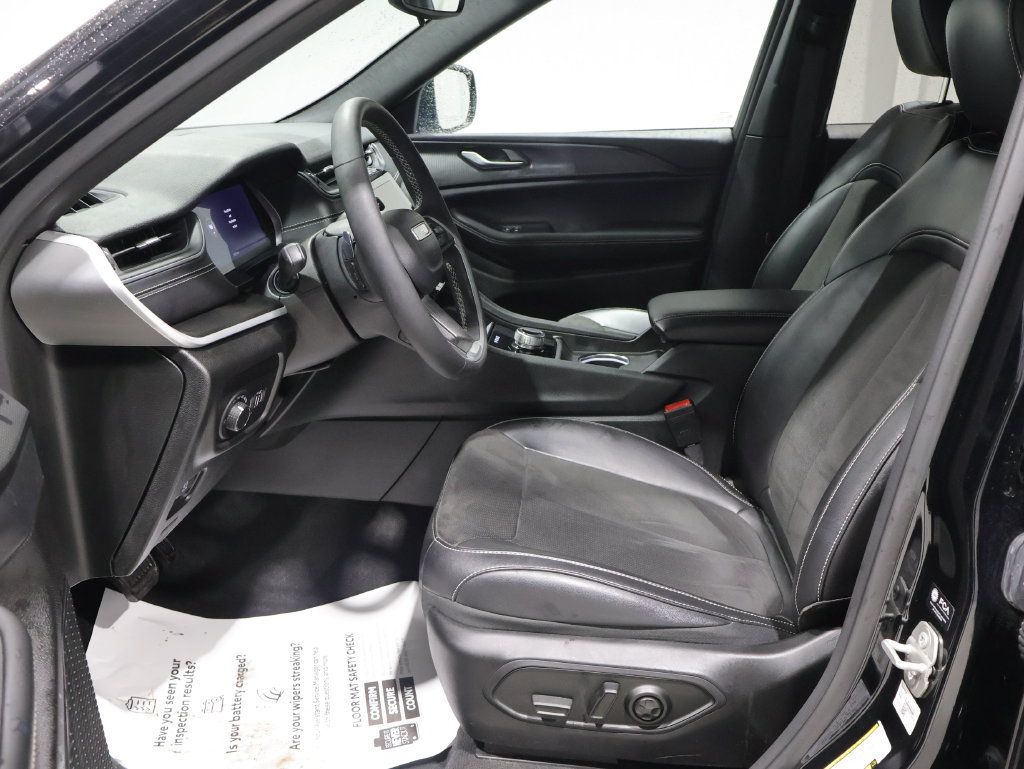 Used 2023 Jeep Grand Cherokee Altitude AWD/4WD image 10