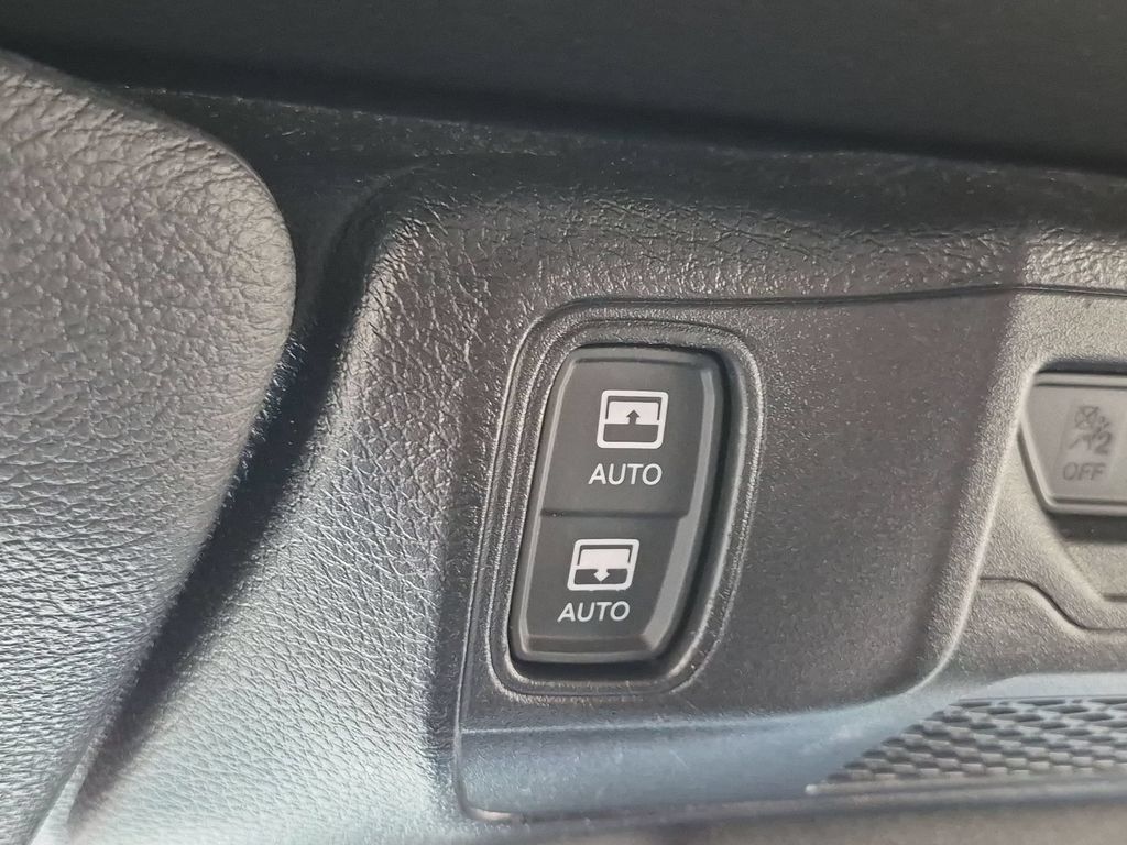 Used 2024 Jeep Wrangler Unlimited Sahara w/ Safety Group AWD/4WD image 17