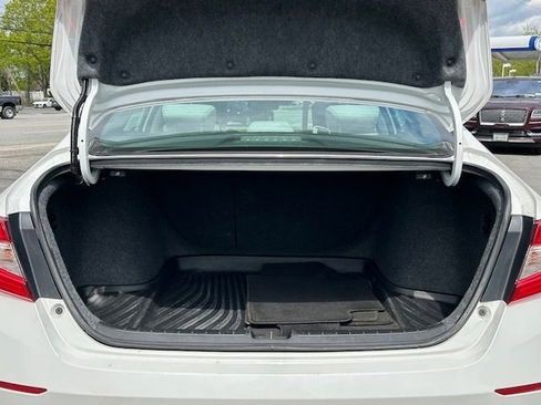 Used 2018 Honda Accord EX image 9