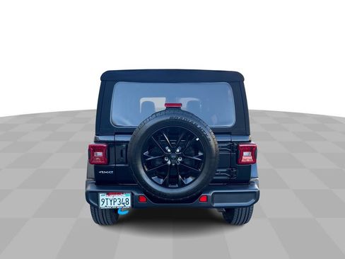 Used 2024 Jeep Wrangler Unlimited Sahara AWD/4WD image 7