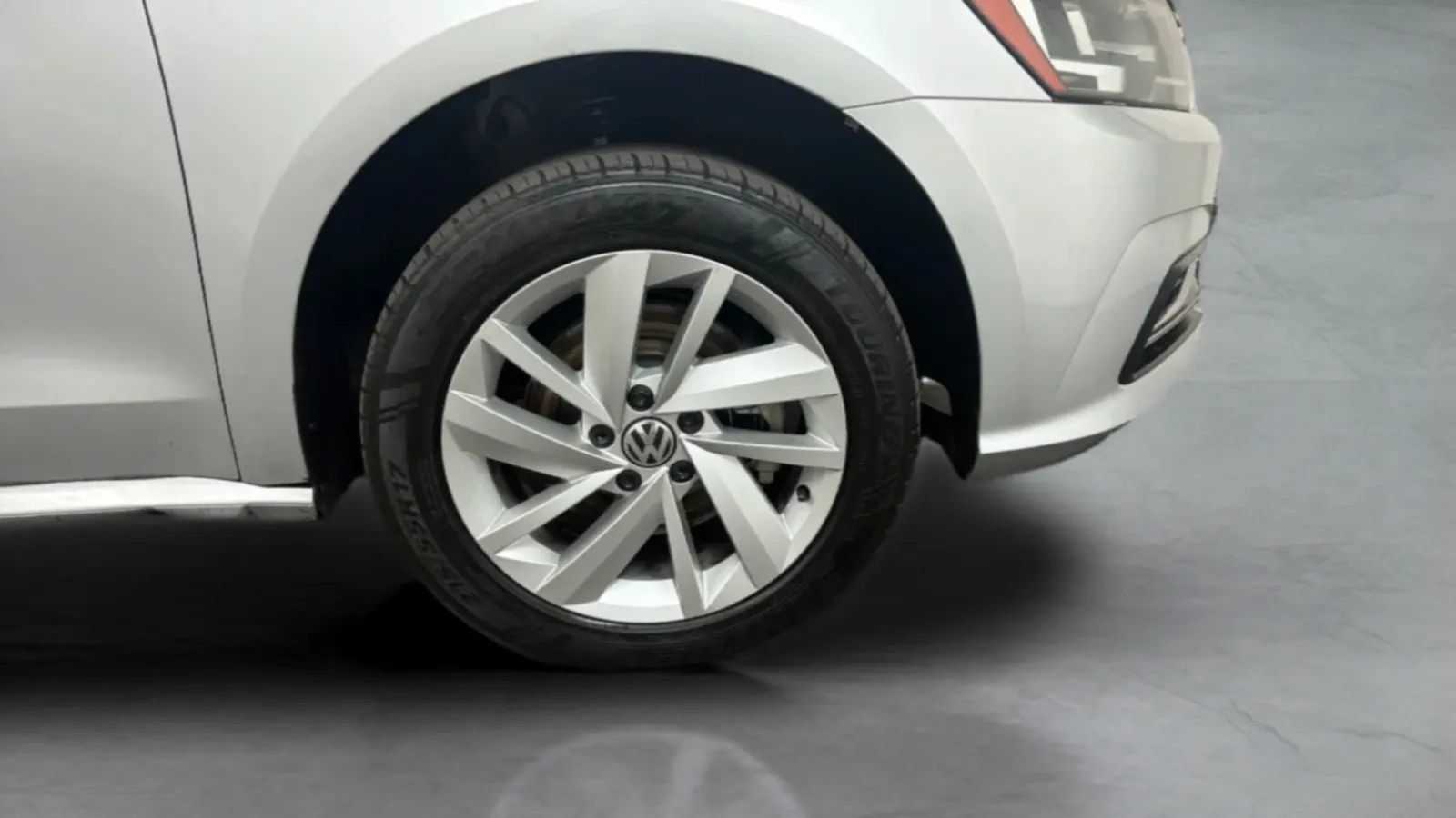 Used 2018 Volkswagen Passat 2.0T SE FWD image 25