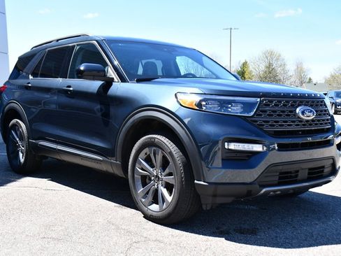 Used 2024 Ford Explorer XLT w/ Equipment Group 202A AWD/4WD image 9