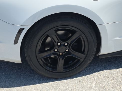 Used 2019 Chevrolet Camaro LT RWD image 4