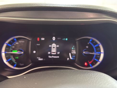 Used 2023 Chrysler Pacifica Touring-L FWD image 18