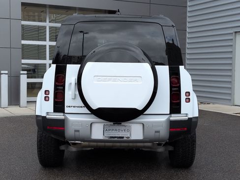 Used 2025 Land Rover Defender 110 S image 9