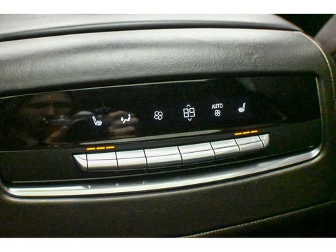 Used 2022 Cadillac Escalade ESV Premium Luxury Platinum image 28