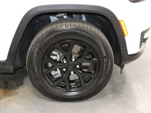 Used 2024 Jeep Grand Cherokee L Altitude AWD/4WD image 59
