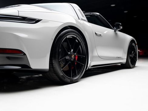Used 2025 Porsche 911 Targa 4 GTS w/ Premium Package image 79