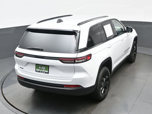 Used 2024 Jeep Grand Cherokee Altitude image 36