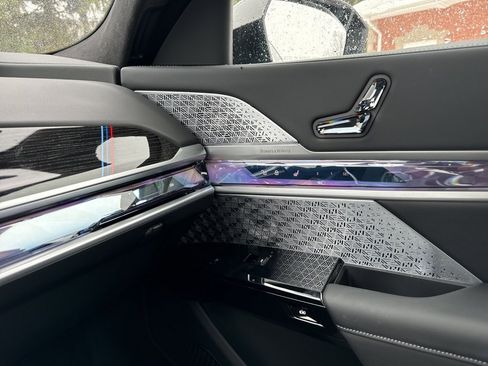 Used 2026 BMW i7 xDrive60 w/ Executive Package image 14