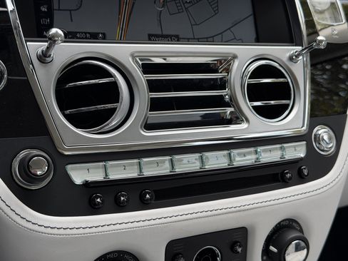 Used 2018 Rolls-Royce Ghost RWD image 23