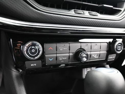 New 2026 Jeep Compass Latitude image 15