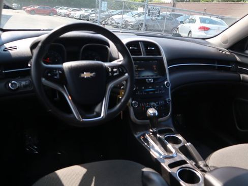 Used 2015 Chevrolet Malibu LT FWD image 16