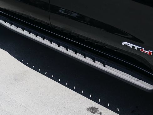 Certified 2025 GMC Sierra 1500 AT4 w/ AT4 Premium Package AWD/4WD image 9