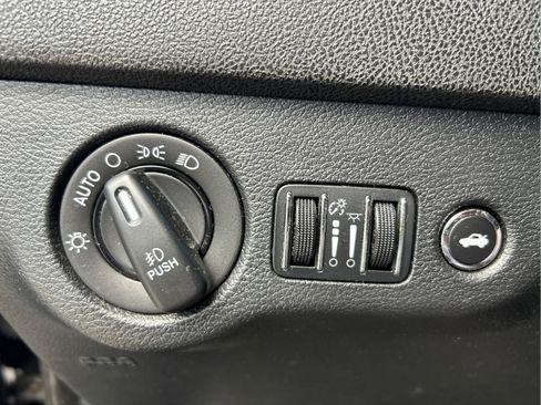 Used 2014 Dodge Charger SXT RWD image 25