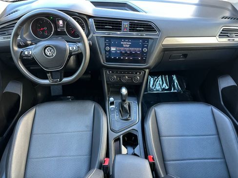 Used 2020 Volkswagen Tiguan SE w/ Panoramic Sunroof Package image 3