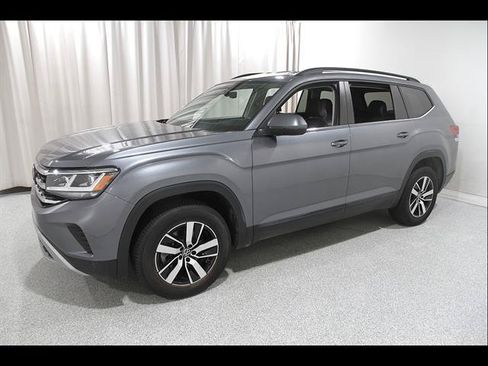 Used 2023 Volkswagen Atlas SE AWD/4WD image 3