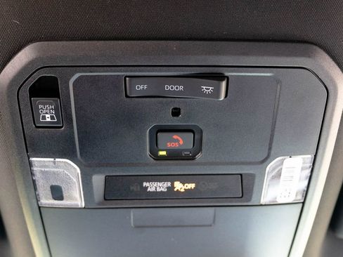 Used 2025 Toyota Tacoma SR5 AWD/4WD image 29