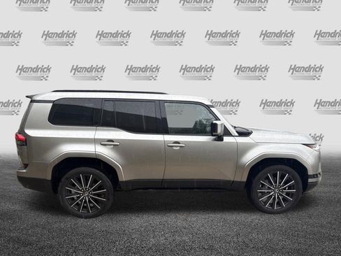 Used 2024 Lexus GX 550 w/ Accessory Package (31) AWD/4WD image 11