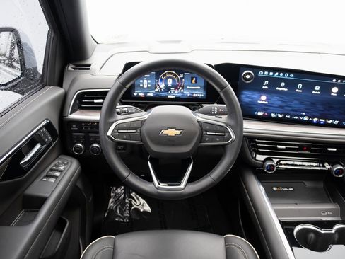 Used 2025 Chevrolet Tahoe Premier w/ Sun And Tow Package image 2