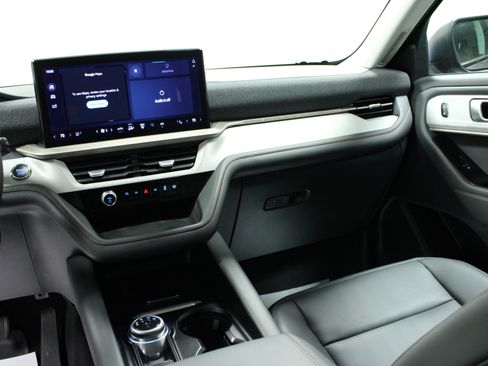 Used 2025 Ford Explorer Active w/ Active Comfort Package image 20