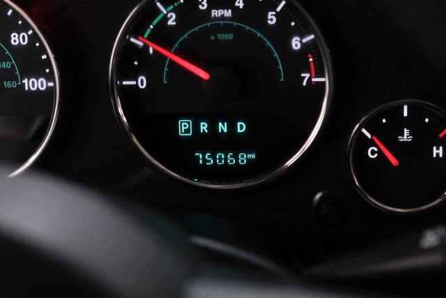 Used 2017 Jeep Wrangler Unlimited Sahara w/ Connectivity Group AWD/4WD image 19