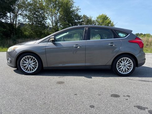 Used 2012 Ford Focus SEL FWD image 2