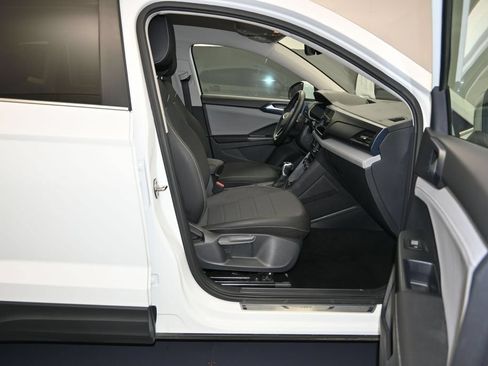 Used 2024 Volkswagen Taos SE FWD image 26