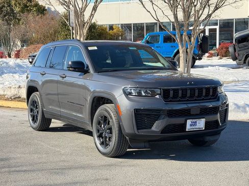 New 2026 Jeep Grand Cherokee Laredo image 1