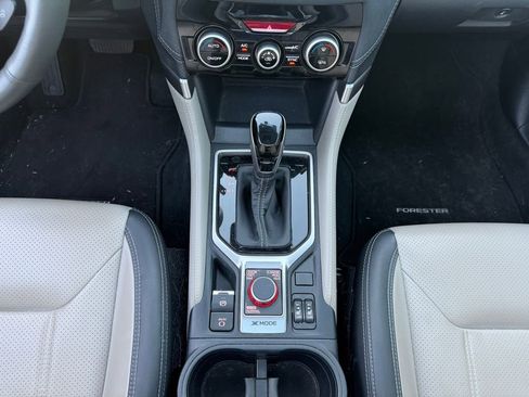 Used 2022 Subaru Forester Limited image 8