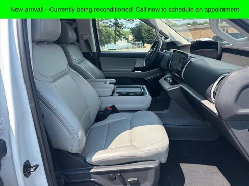 Used 2025 Ford Expedition Active AWD/4WD image 13