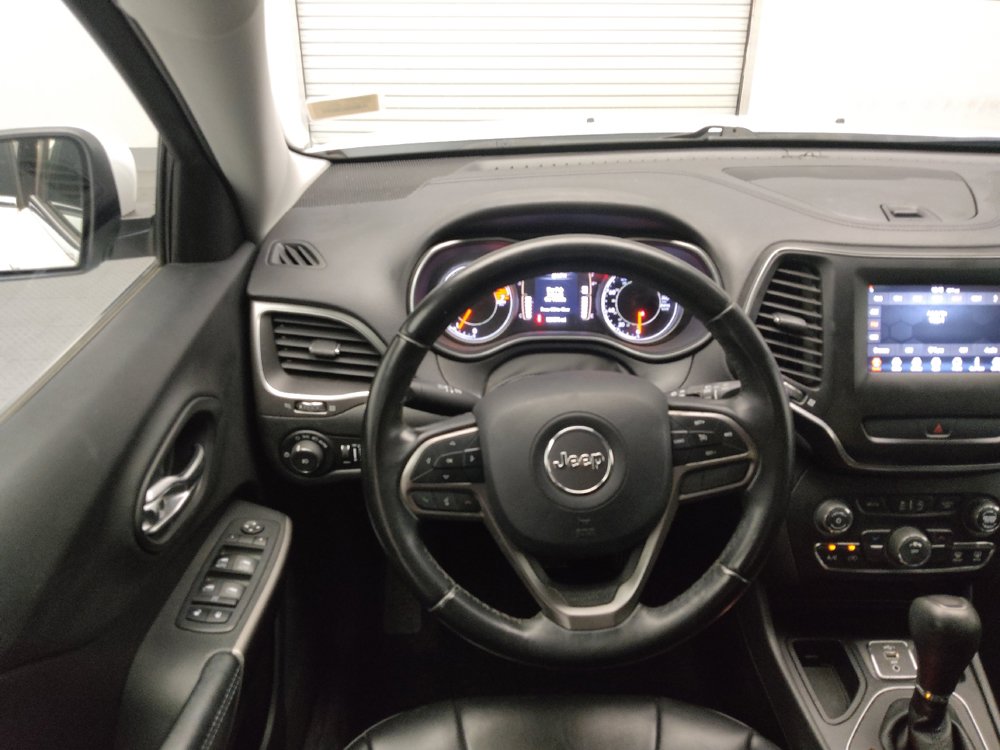 Used 2019 Jeep Cherokee Latitude Plus FWD image 22