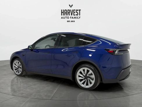 Used 2026 Tesla Model Y AWD image 3