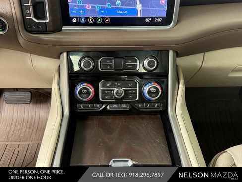 Used 2021 GMC Yukon Denali w/ Denali Premium Package AWD/4WD image 31