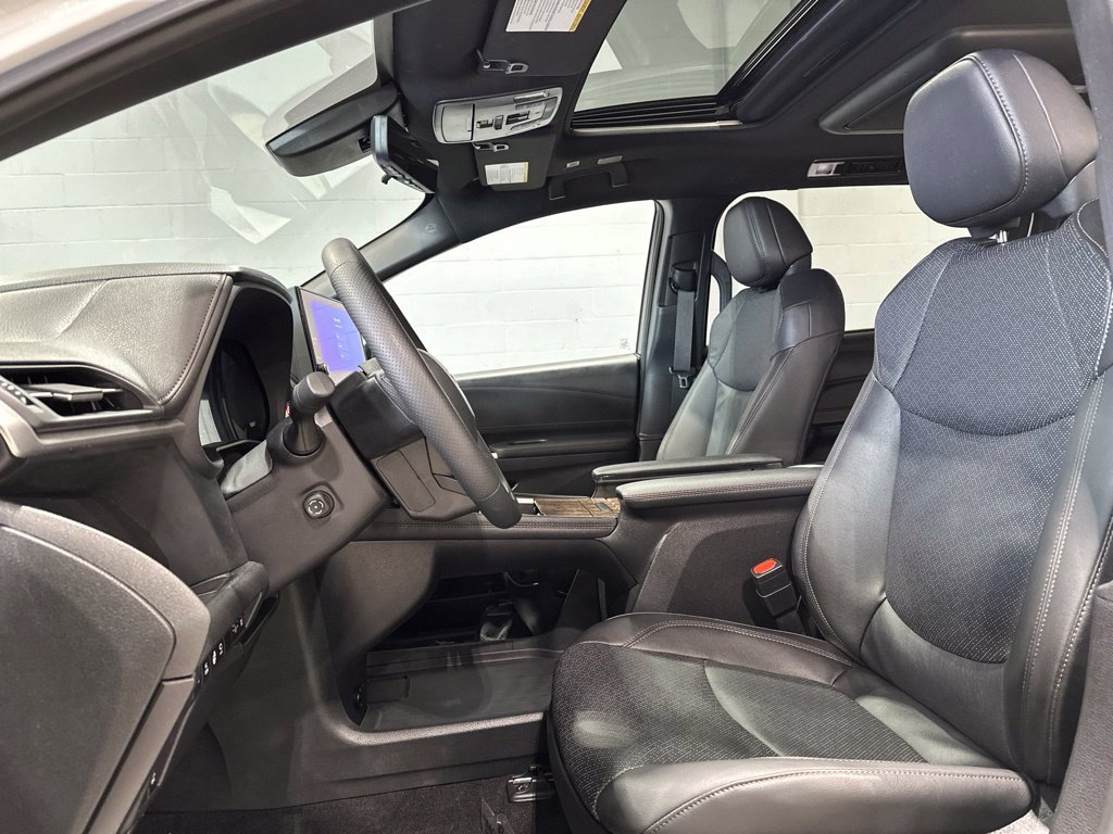 Used 2026 Toyota Sienna Platinum AWD/4WD image 13