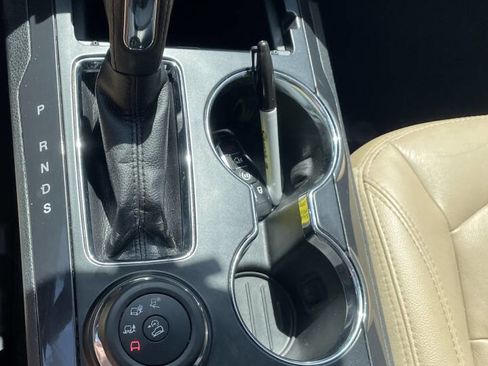 Used 2017 Ford Explorer XLT w/ Equipment Group 202A image 10