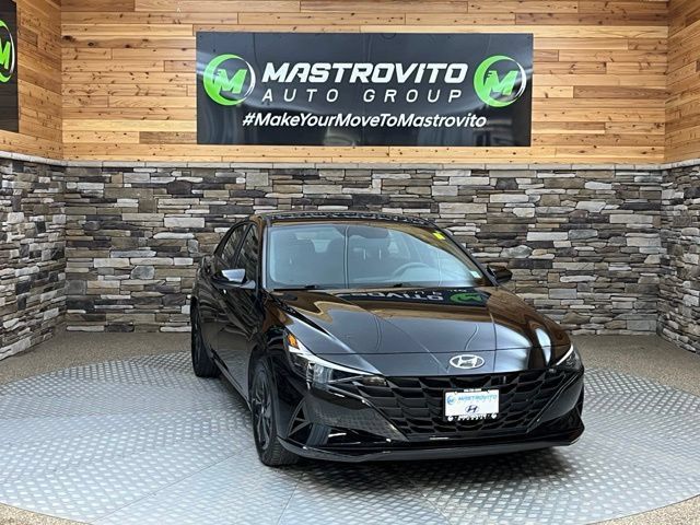 Certified 2023 Hyundai Elantra Blue FWD image 4
